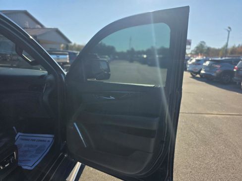 Used 2017 Cadillac Escalade Platinum image 10