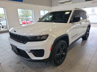 Used 2023 Jeep Grand Cherokee Altitude AWD/4WD video 1