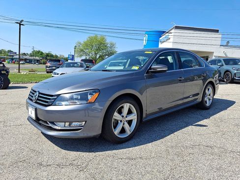 Used 2015 Volkswagen Passat 1.8T Limited Edition FWD image 3
