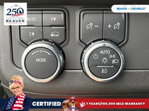 Used 2025 GMC Yukon Denali AWD/4WD image 32