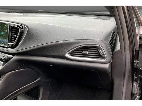 Used 2025 Chrysler Pacifica Limited FWD image 46