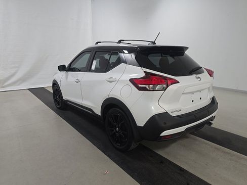 Used 2020 Nissan Kicks SR w/ SR Premium Package FWD image 3