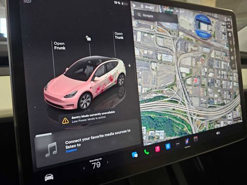 Used 2023 Tesla Model Y AWD image 17