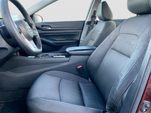 Used 2024 Nissan Altima 2.5 SV image 19