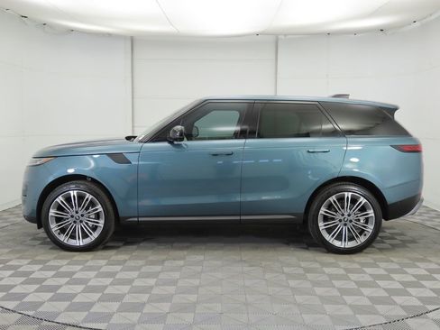 Used 2025 Land Rover Range Rover Sport SE image 8