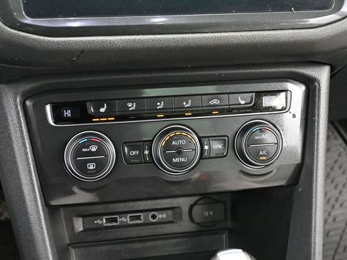 Used 2018 Volkswagen Tiguan SE w/ Panoramic Sunroof Package image 24