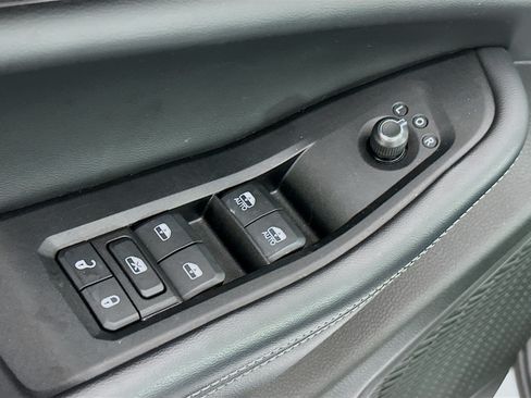 Used 2023 Jeep Grand Cherokee L Laredo AWD/4WD image 15