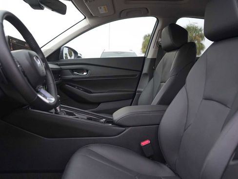 Used 2025 Honda Accord Touring image 11
