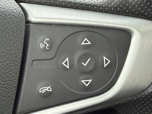 Used 2023 GMC Terrain SLE image 27