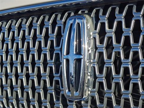 Used 2017 Lincoln Continental Select w/ Climate Package image 8