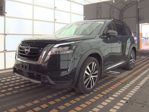 Used 2024 Nissan Pathfinder Platinum w/ Cargo Package AWD/4WD image 4