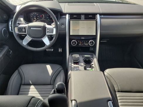 New 2025 Land Rover Discovery Metropolitan Edition image 18