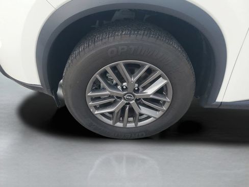 Used 2024 Nissan Rogue S FWD image 27