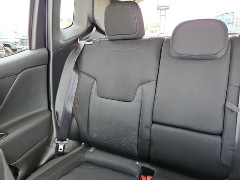 Used 2020 Jeep Renegade Trailhawk w/ Popular Equipment Group AWD/4WD image 13