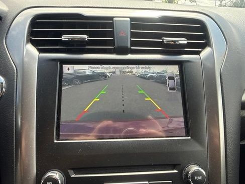 Used 2017 Ford Fusion SE w/ Fusion SE Technology Package FWD image 19
