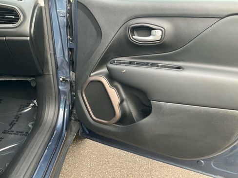 Used 2023 Jeep Renegade Latitude AWD/4WD image 16