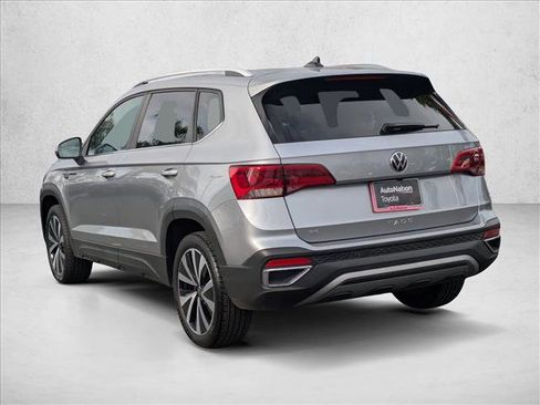 Used 2023 Volkswagen Taos SE w/ Panoramic Sunroof Package image 8