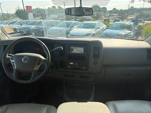 Used 2018 Nissan NV 3500 SL RWD image 12