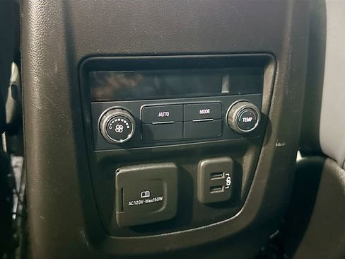 Used 2018 Buick Enclave Essence image 26