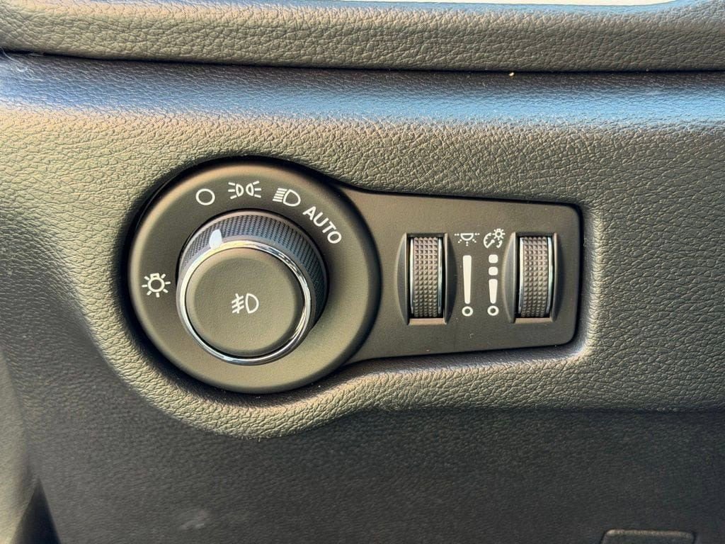 New 2026 Chrysler Pacifica Select w/ S Appearance Package FWD image 25