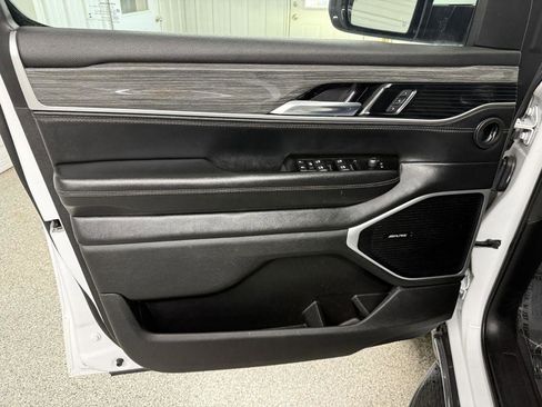 Used 2022 Jeep Wagoneer Series III image 27