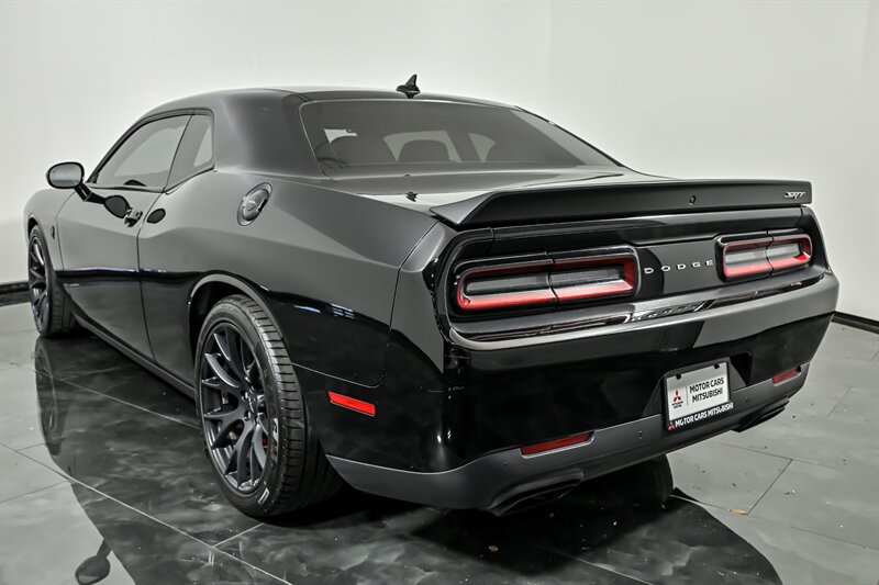 Used 2016 Dodge Challenger SRT Hellcat RWD image 7