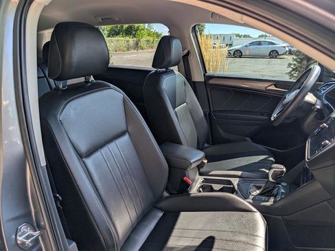 Used 2022 Volkswagen Tiguan SE image 13