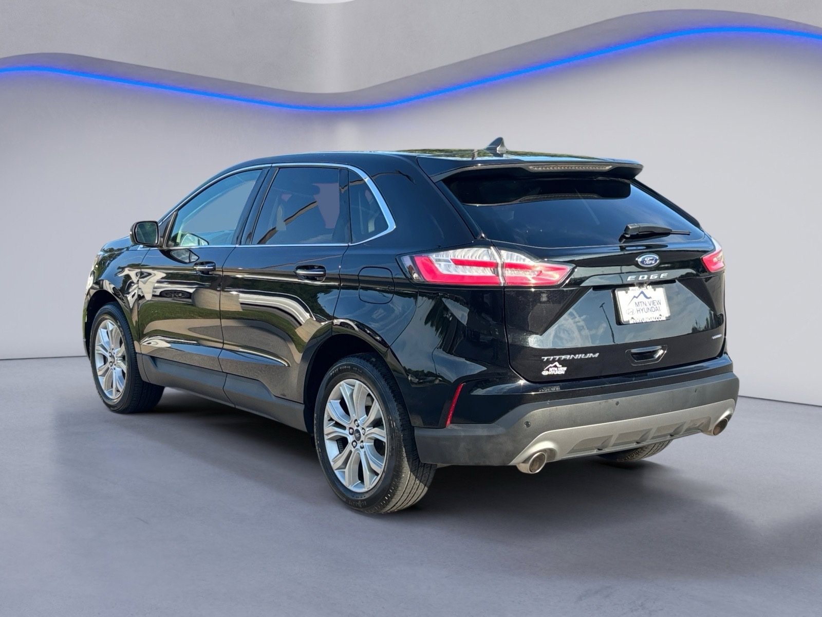 Used 2022 Ford Edge Titanium w/ Equipment Group 301A AWD/4WD image 3