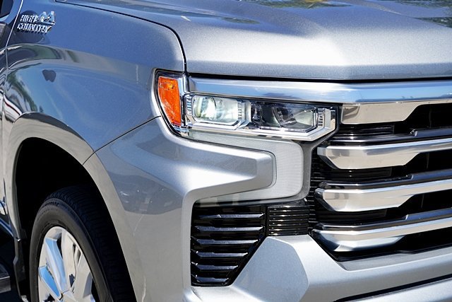 Used 2024 Chevrolet Silverado 1500 High Country w/ High Country Premium Package AWD/4WD image 12