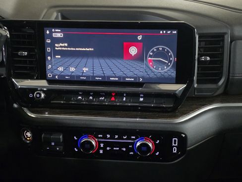 Used 2025 GMC Sierra 1500 Elevation image 25