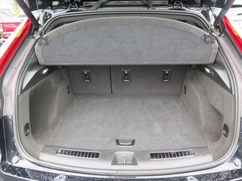 Used 2025 Cadillac XT4 Premium Luxury image 24