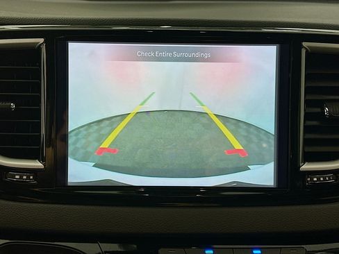 Used 2024 Chrysler Pacifica Touring-L image 22