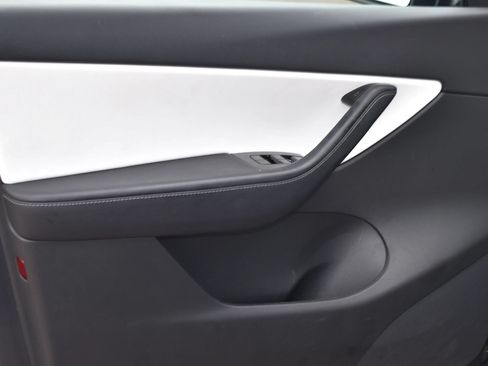 Used 2023 Tesla Model Y 2WD image 18