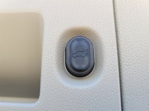 Used 2018 GMC Yukon Denali image 9