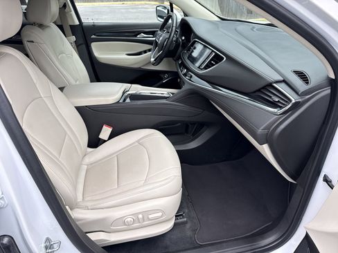 Used 2022 Buick Enclave Essence w/ Experience Buick Package FWD image 32
