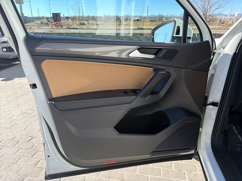 Certified 2022 Volkswagen Tiguan SE w/ Panoramic Sunroof Package image 12