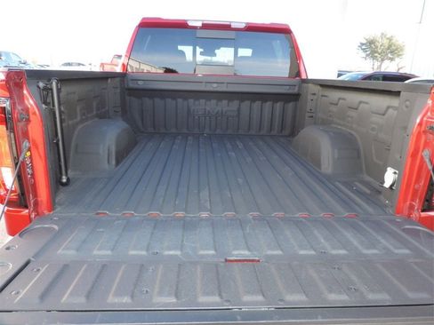 Certified 2025 GMC Sierra 1500 SLT image 17