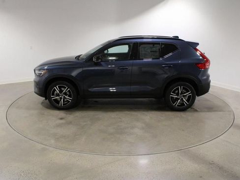 Used 2026 Volvo XC40 B5 Core w/ Climate Package AWD/4WD image 2