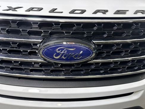 Used 2021 Ford Explorer XLT w/ Equipment Group 202A image 9