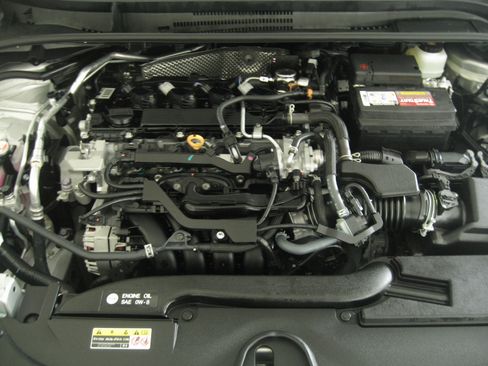 Used 2025 Toyota Corolla LE image 27