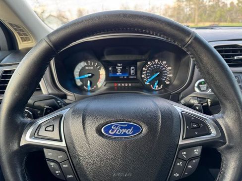 Used 2017 Ford Fusion SE image 15