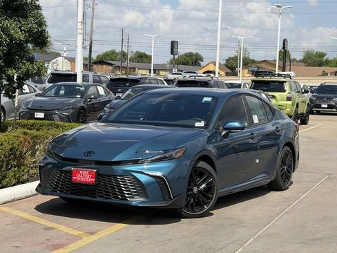 Used 2026 Toyota Camry SE image 2