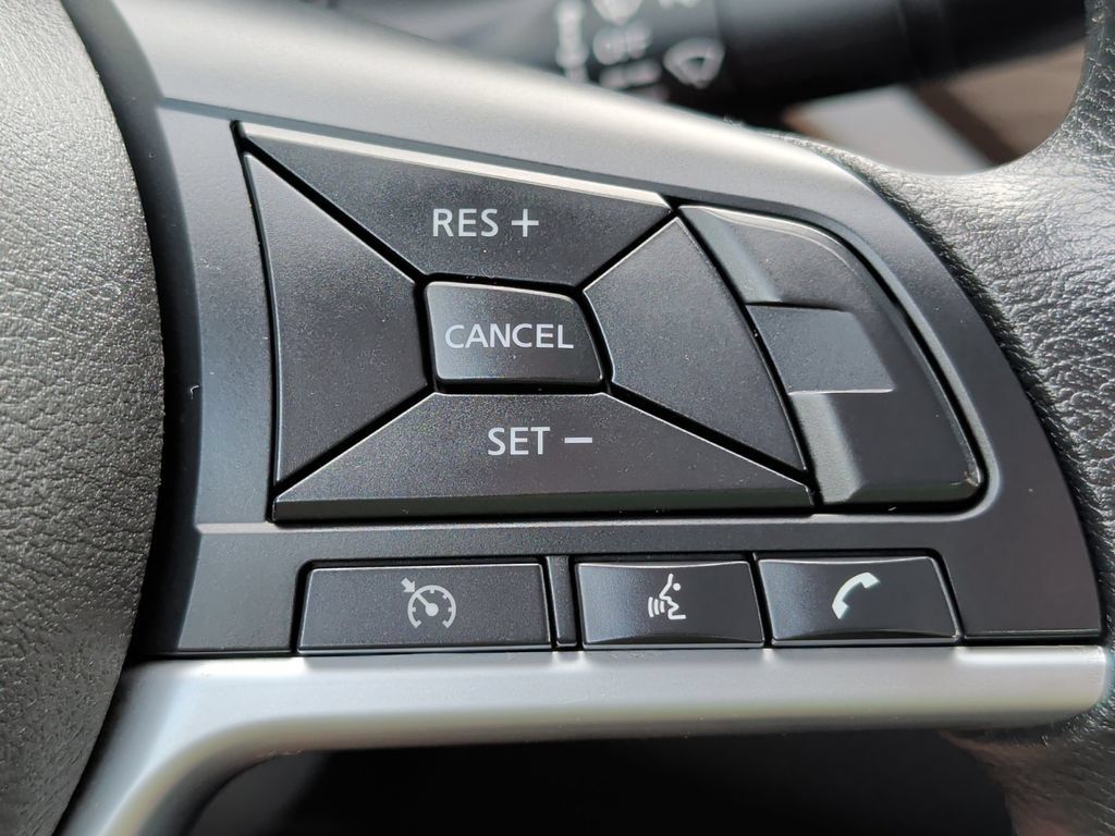 Used 2025 Nissan Altima 2.5 SV FWD image 13
