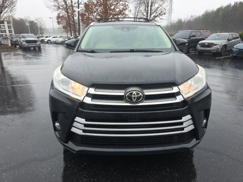 Used 2018 Toyota Highlander XLE image 2