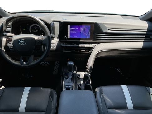 Used 2025 Toyota Camry SE w/ Convenience Package FWD image 10
