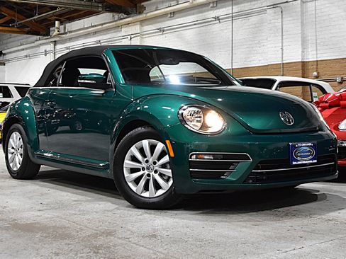 Used 2018 Volkswagen Beetle 2.0T image 2