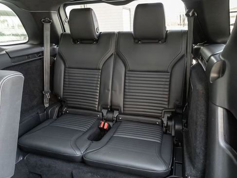 Used 2023 Land Rover Discovery S R-Dynamic AWD/4WD image 15