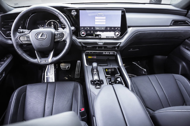 Certified 2026 Lexus TX 500h AWD w/ Technology Package image 19