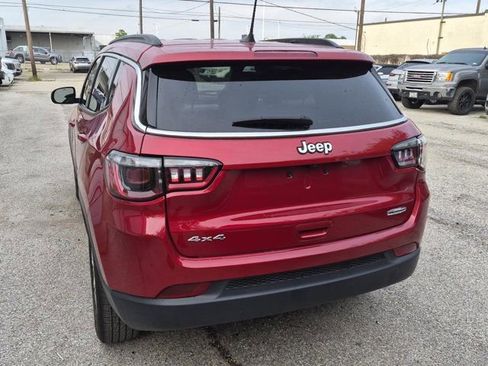 Used 2025 Jeep Compass Latitude AWD/4WD image 5