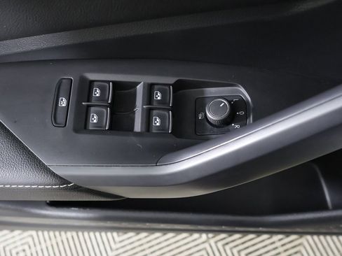 Certified 2023 Volkswagen Jetta SE w/ Panoramic Sunroof Package image 32